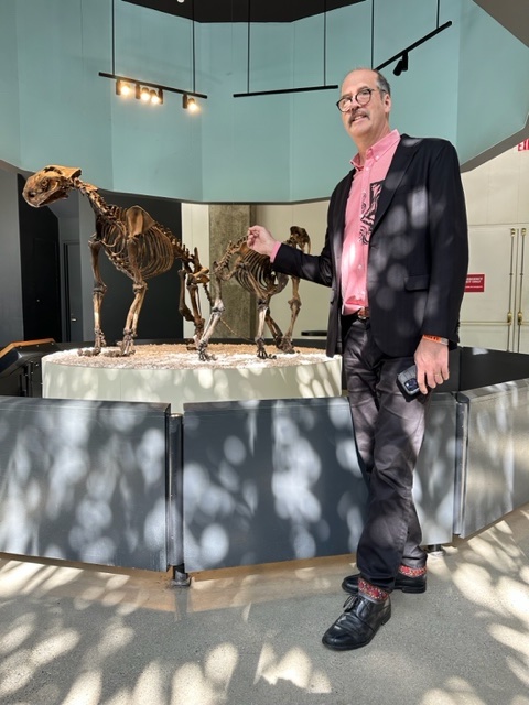 Krist with fossil statues.