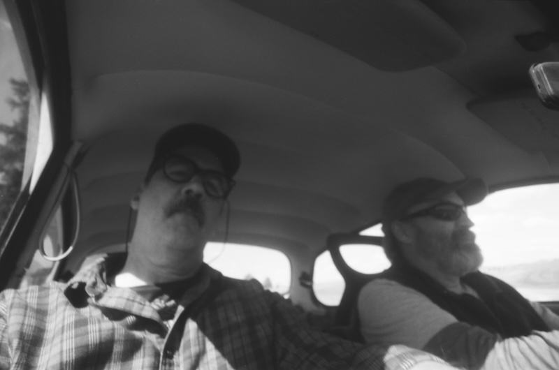 Krist & John in a SAAB