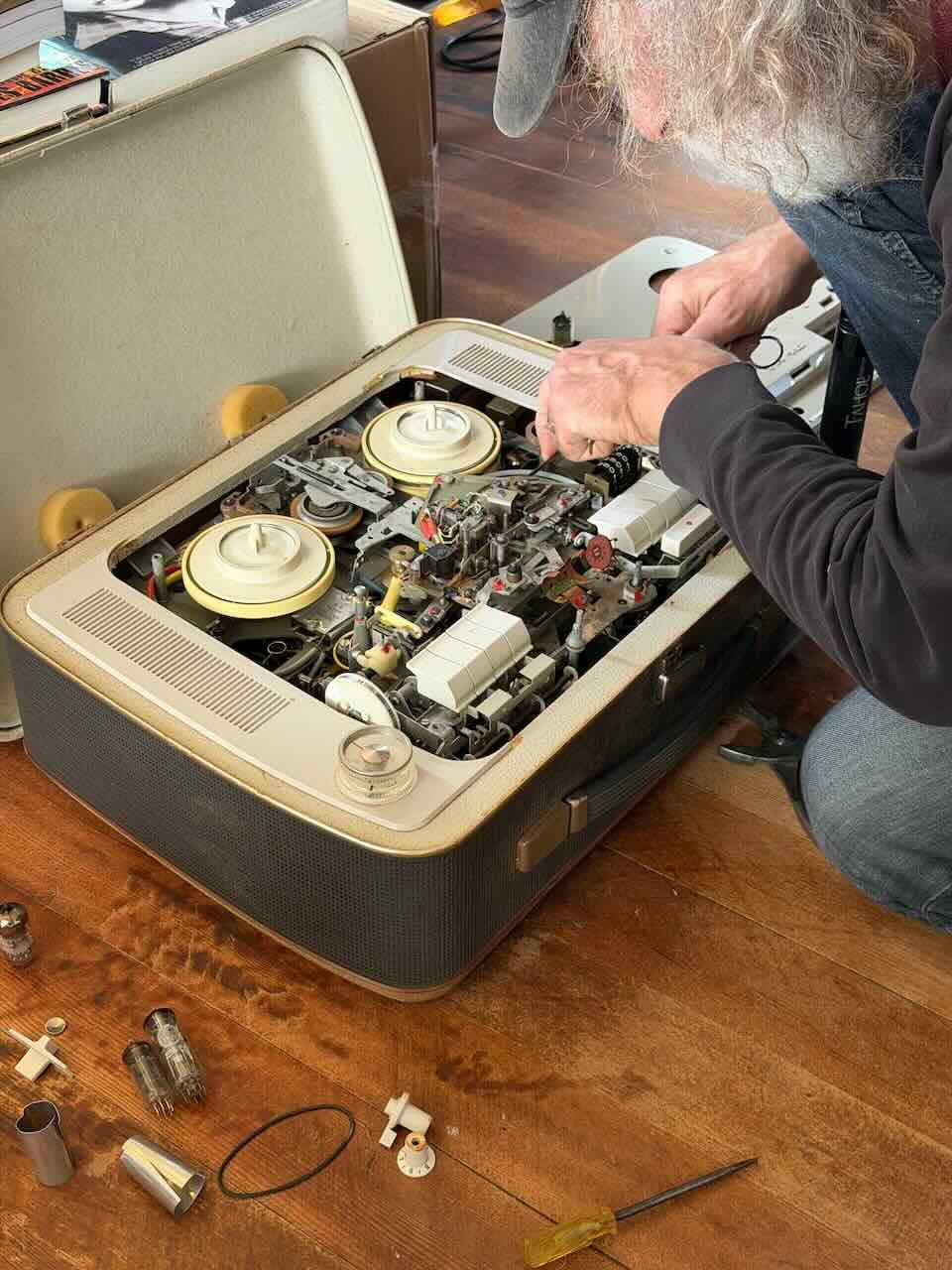 Jack dismantling tape machine.